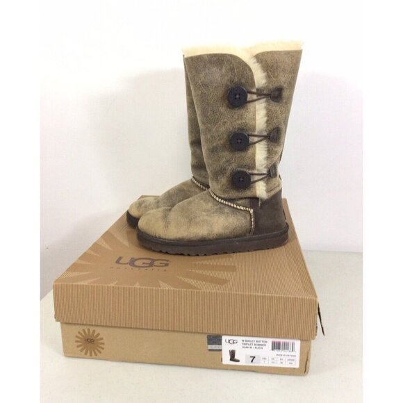 Ugg Bailey Button Boots Womens 7 - Picture 1 of 11